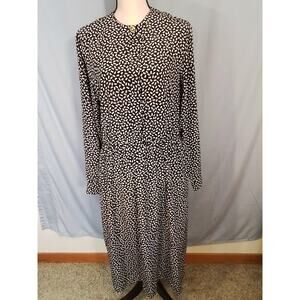 Nicole Summers Black and white dress.